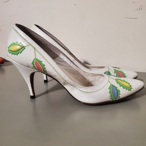 Shoes - Chic Vintage White Heels with Vibrant Leaf Accents 60s Aplique